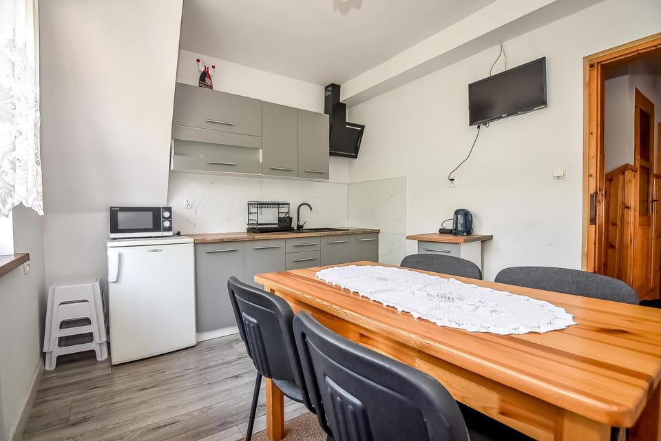 Kitchen or kitchenette, Dining area, Communal kitchen