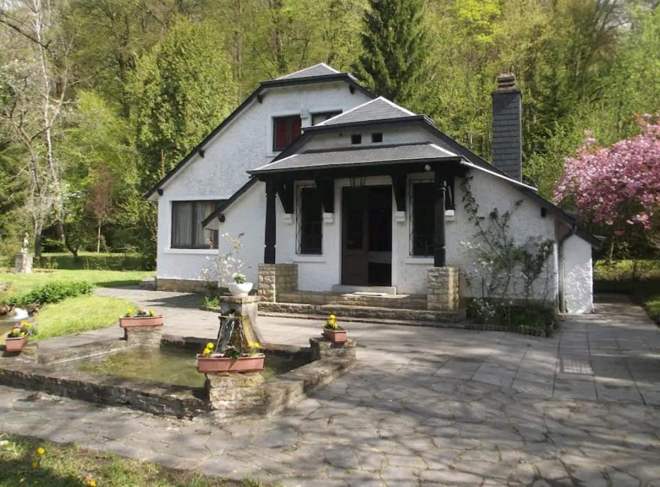 Property building, Garden view, Lake view