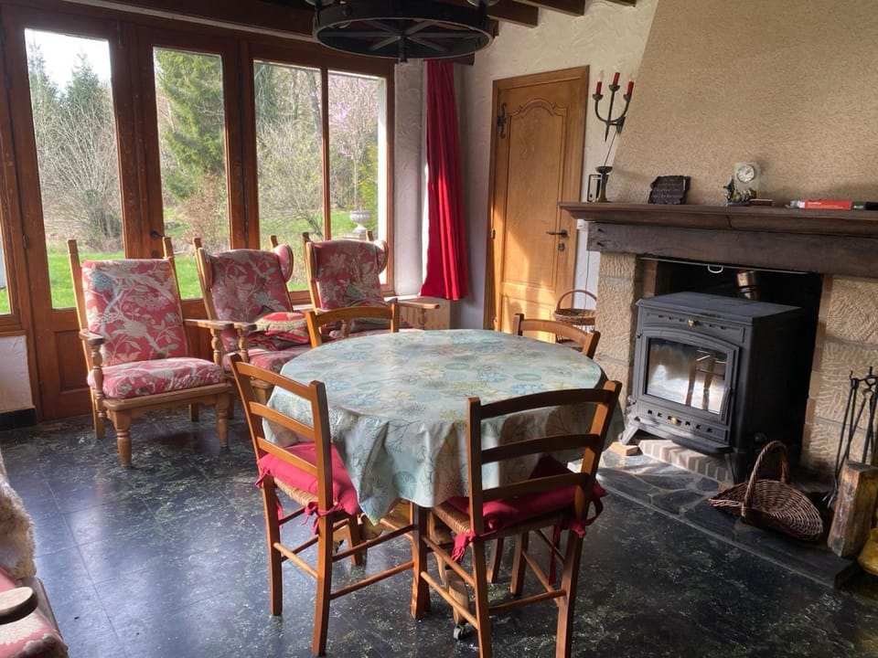 Living room, Seating area, fireplace