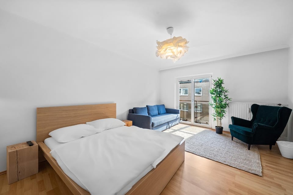Bed, Living room, Photo of the whole room, Seating area, Bedroom