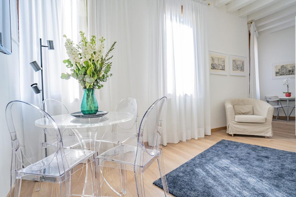 Living room, Dining area