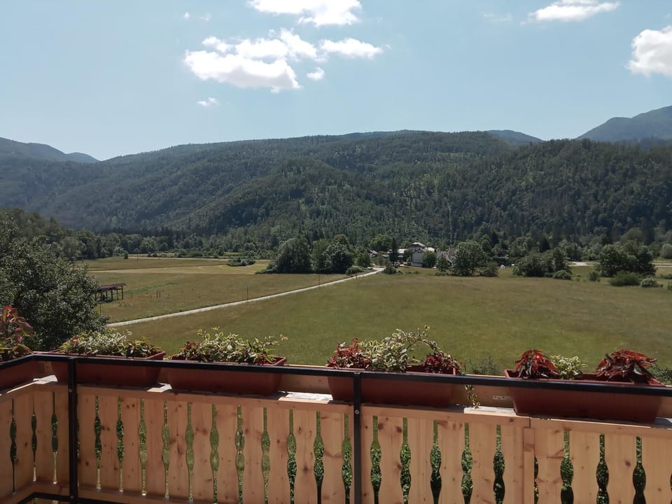 View (from property/room), Balcony/Terrace, Mountain view