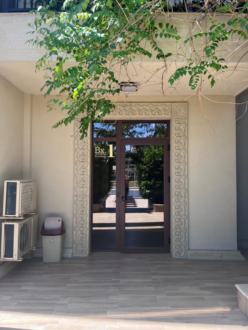 Property building, Facade/entrance