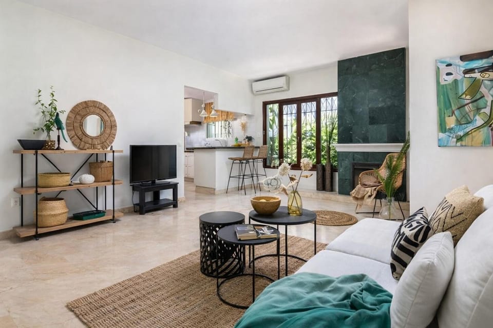 TV and multimedia, Kitchen or kitchenette, Living room