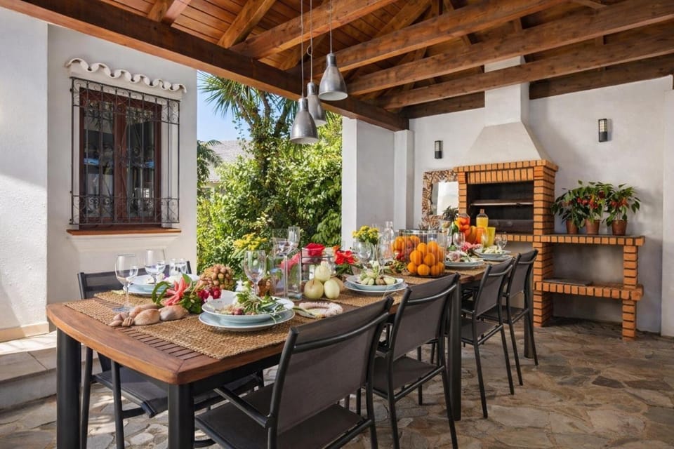 BBQ facilities, Dining area