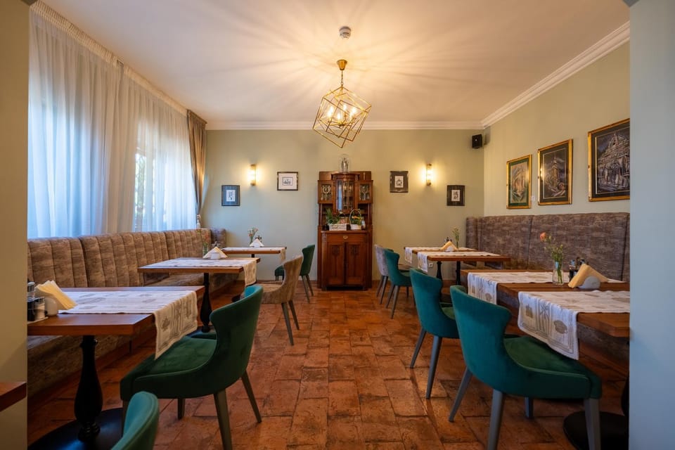 Restaurant/places to eat, Breakfast, Dinner