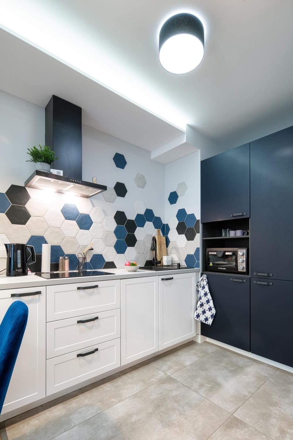 Kitchen or kitchenette, oven, stove