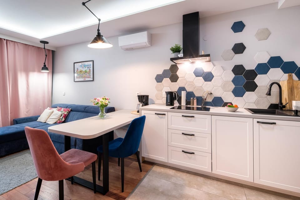 Kitchen or kitchenette, Living room, Seating area, Dining area, air conditioner