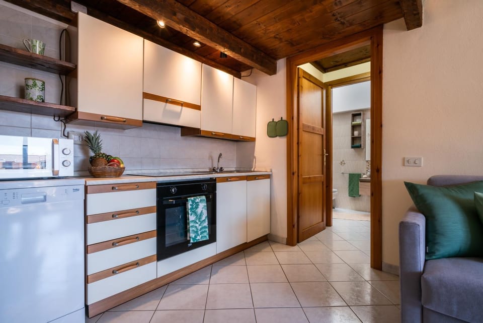 Kitchen or kitchenette, Living room