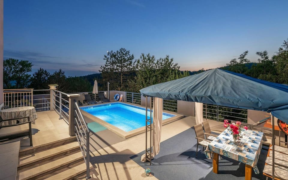 Patio, Day, Natural landscape, View (from property/room), Balcony/Terrace, Pool view, Swimming pool, sunbed