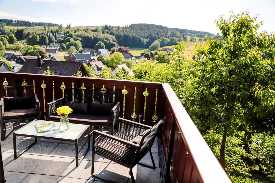 Balcony/Terrace, Mountain view