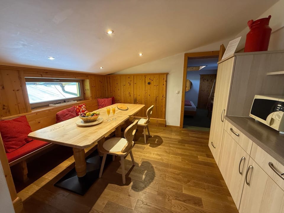Kitchen or kitchenette, Living room, Seating area