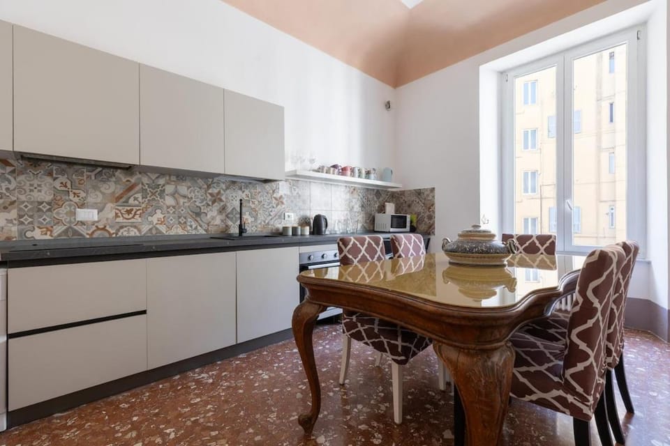 Dining area, kitchen