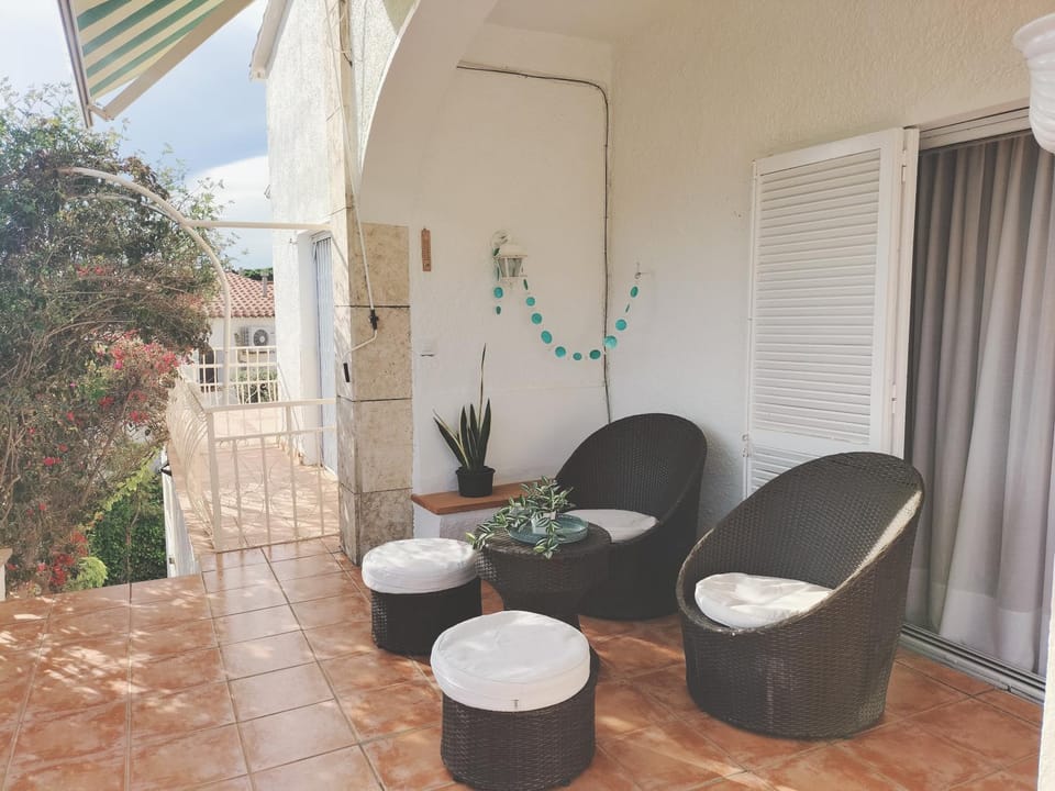 Casita Bouganvilla House in Roses