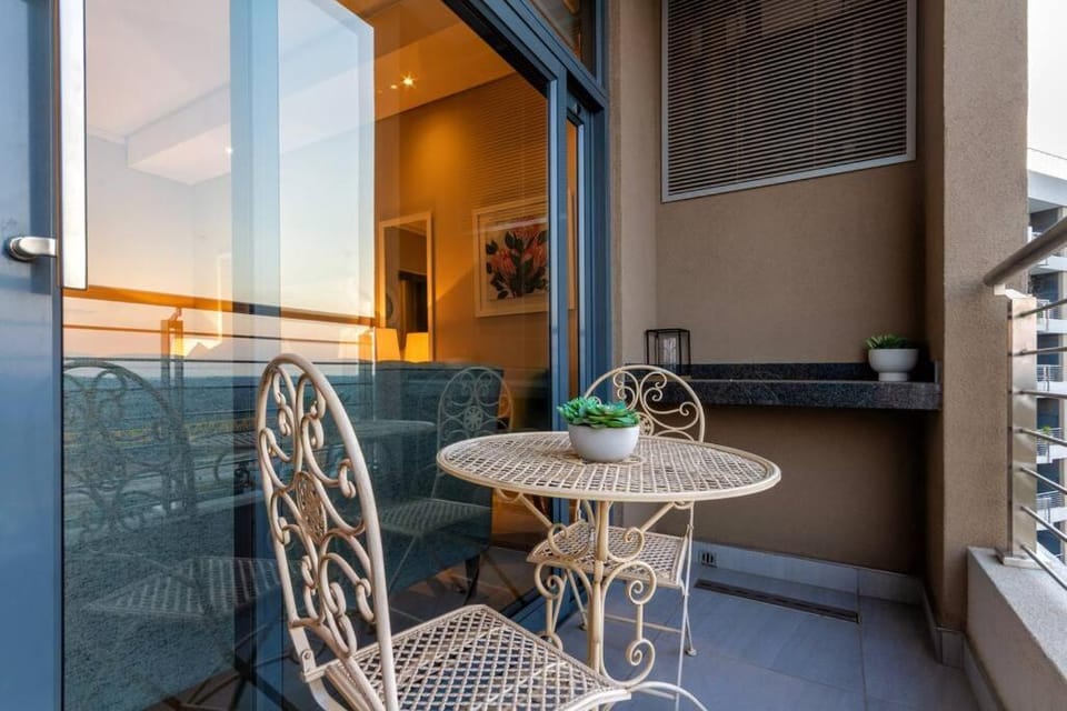 Alimama Spaces: Koketso's Menlyn Maine Apartment in Pretoria