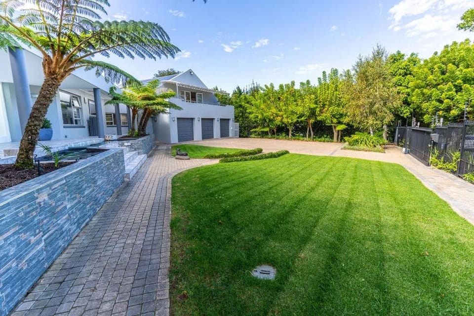 Natural landscape, Garden, Breakfast, Parking