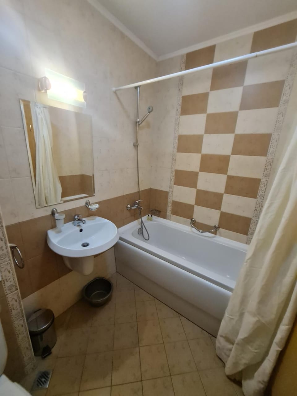 Shower, Toilet, Bathroom, Bath
