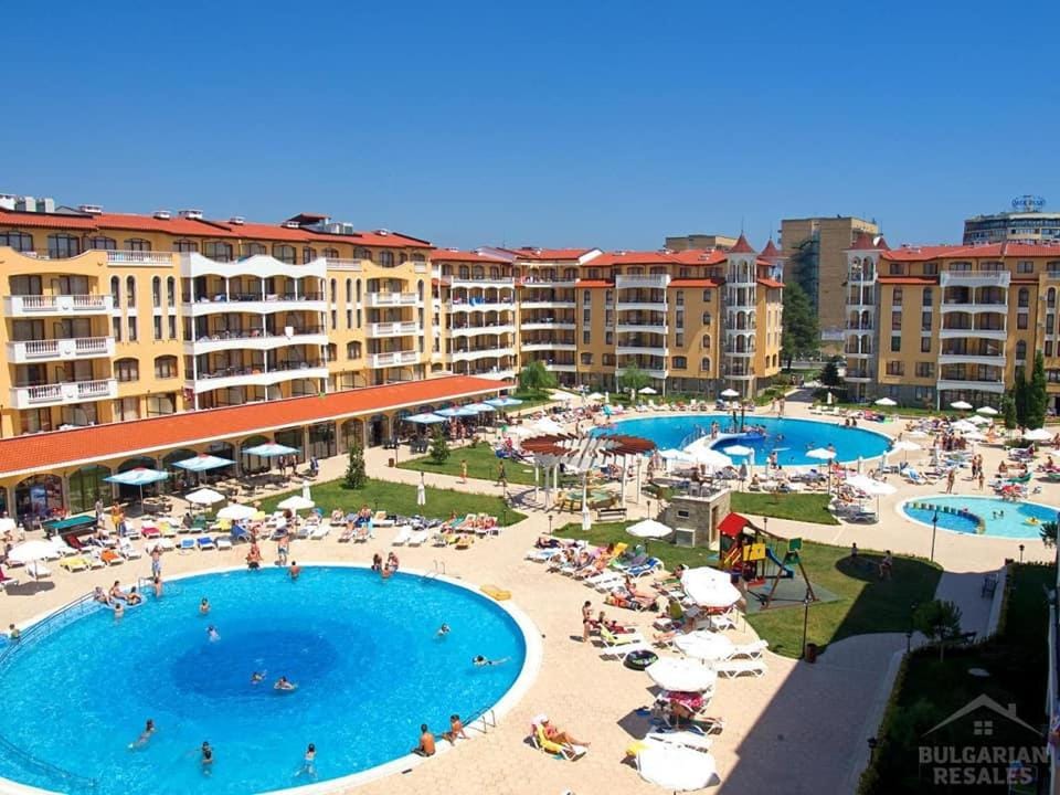 Restaurant/places to eat, Swimming pool