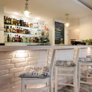 Restaurant/places to eat, Lounge or bar