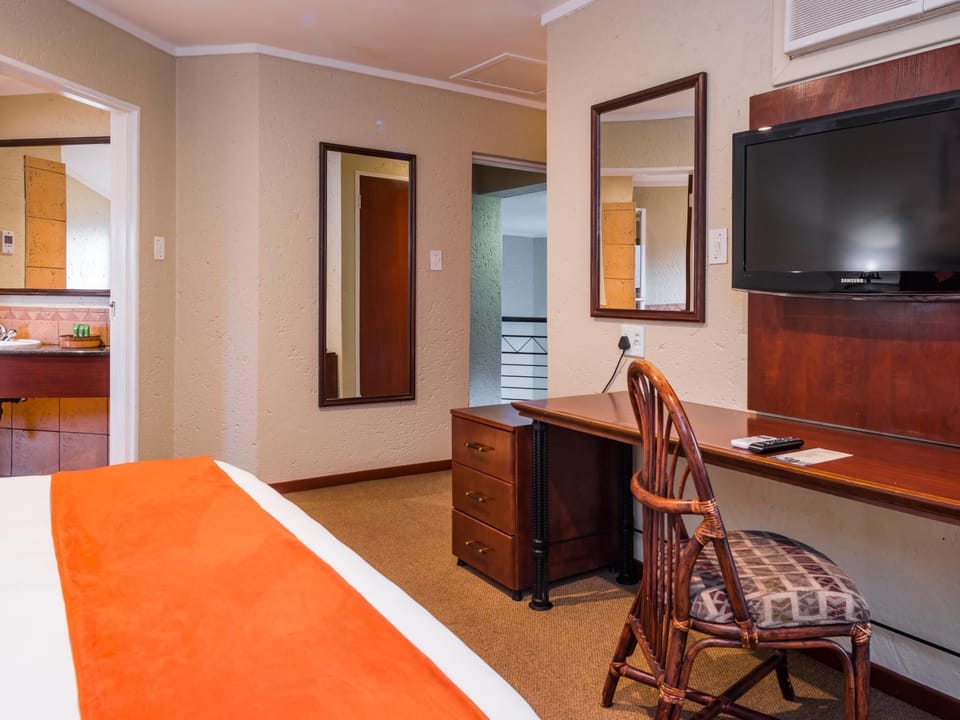 Bathroom, TV and multimedia, Bedroom
