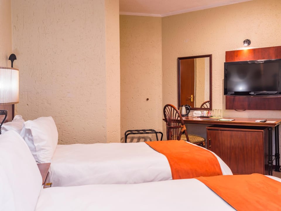Bed, TV and multimedia, Photo of the whole room