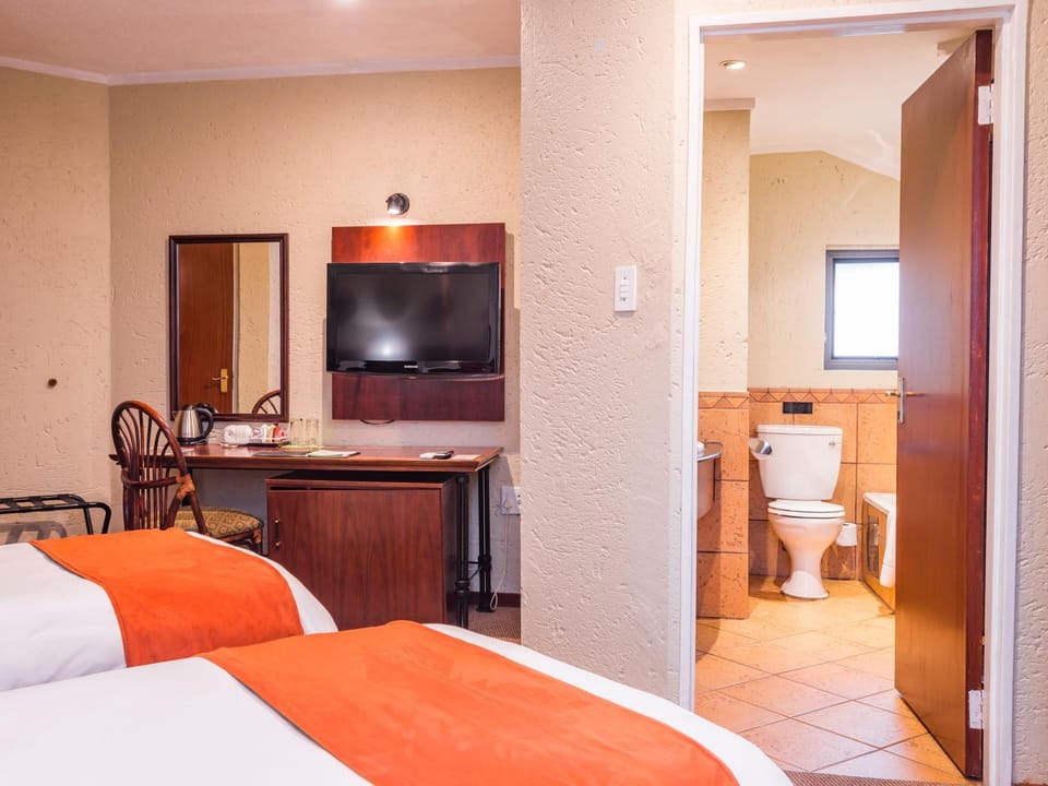 Bathroom, TV and multimedia, Bedroom