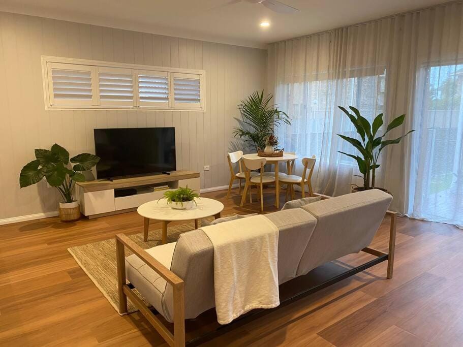TV and multimedia, Living room, Garden view