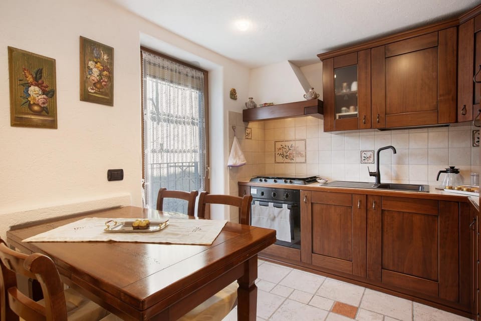 Property building, Kitchen or kitchenette, Living room