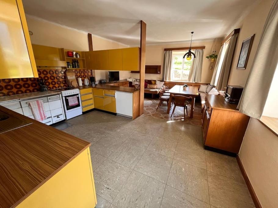Kitchen or kitchenette, Seating area, dishwasher, pet friendly, stove