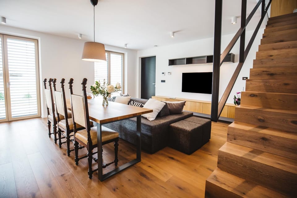 TV and multimedia, Living room, Seating area, Dining area, acessibility