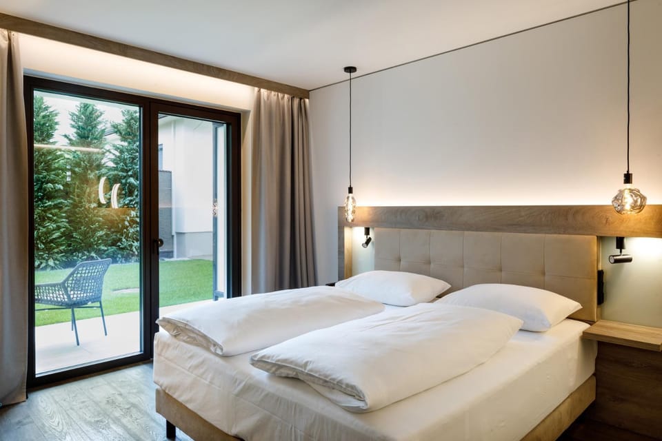 Bed, Photo of the whole room, Bedroom, Garden view