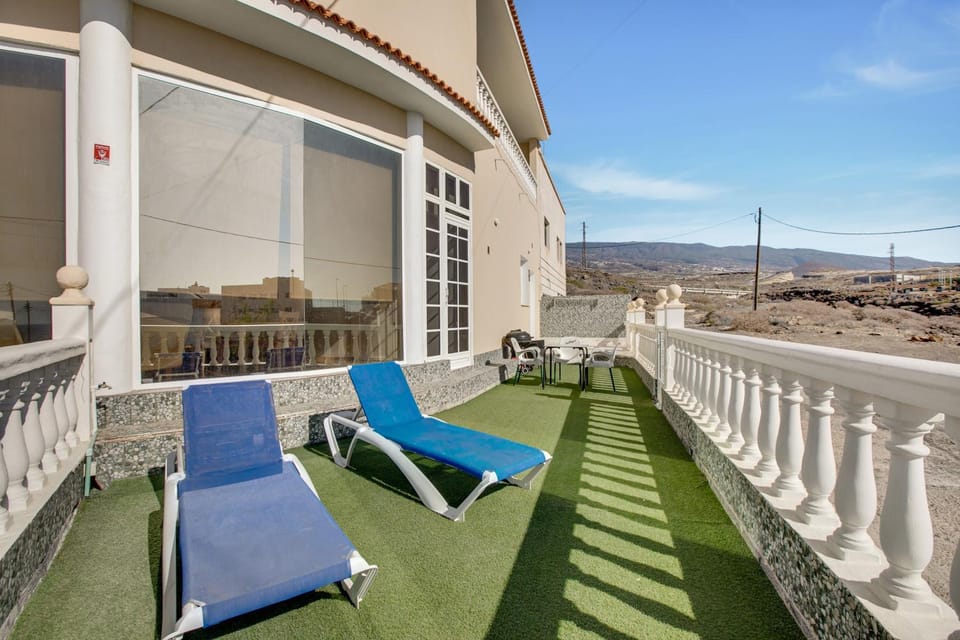 Property building, Balcony/Terrace, Living room