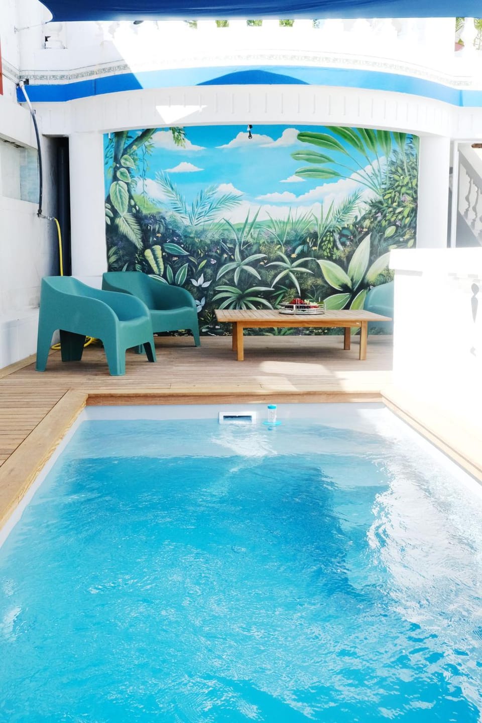 Swimming pool