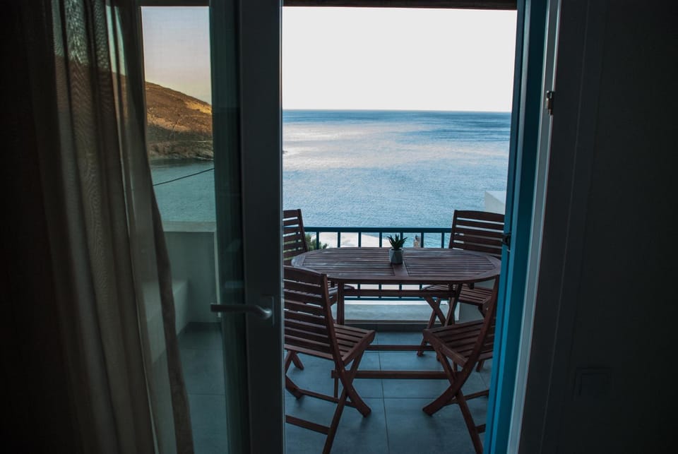 Natural landscape, View (from property/room), Balcony/Terrace, Seating area, Dining area, Sea view