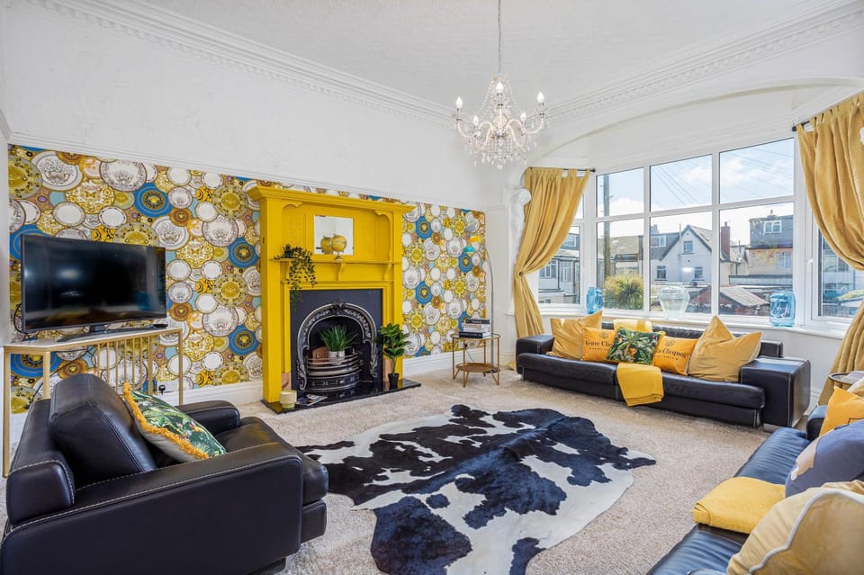 Communal lounge/ TV room