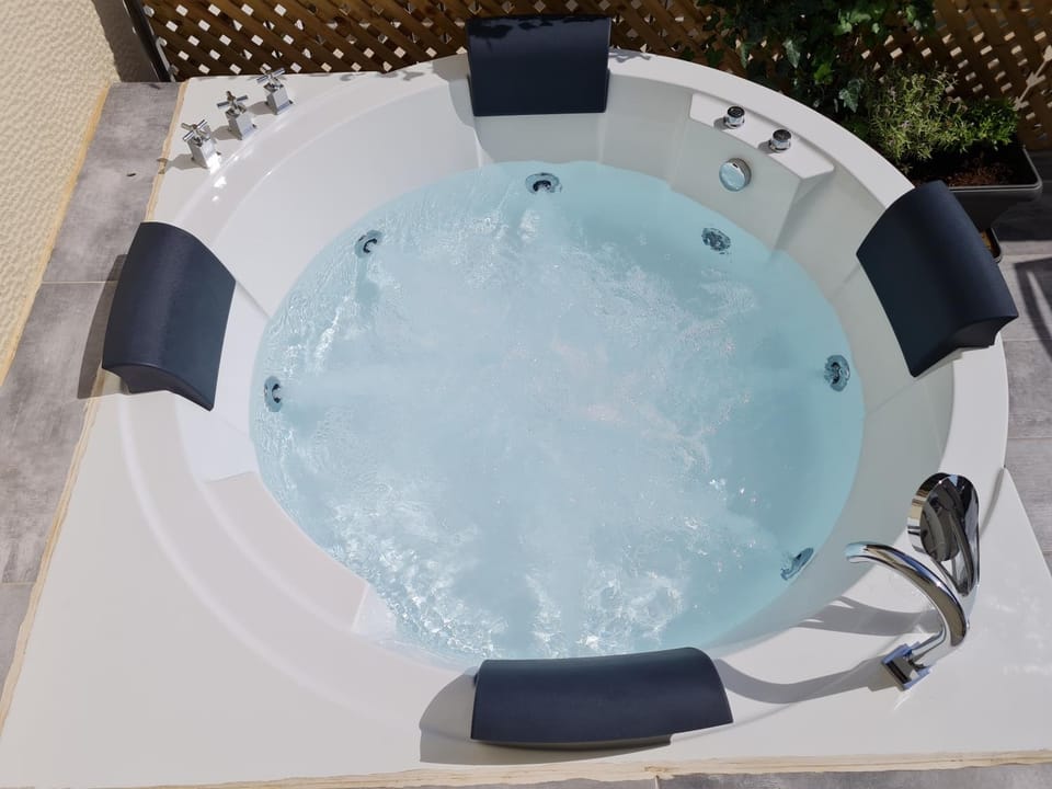 Hot Tub, Balcony/Terrace