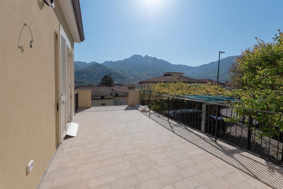 Balcony/Terrace, Mountain view
