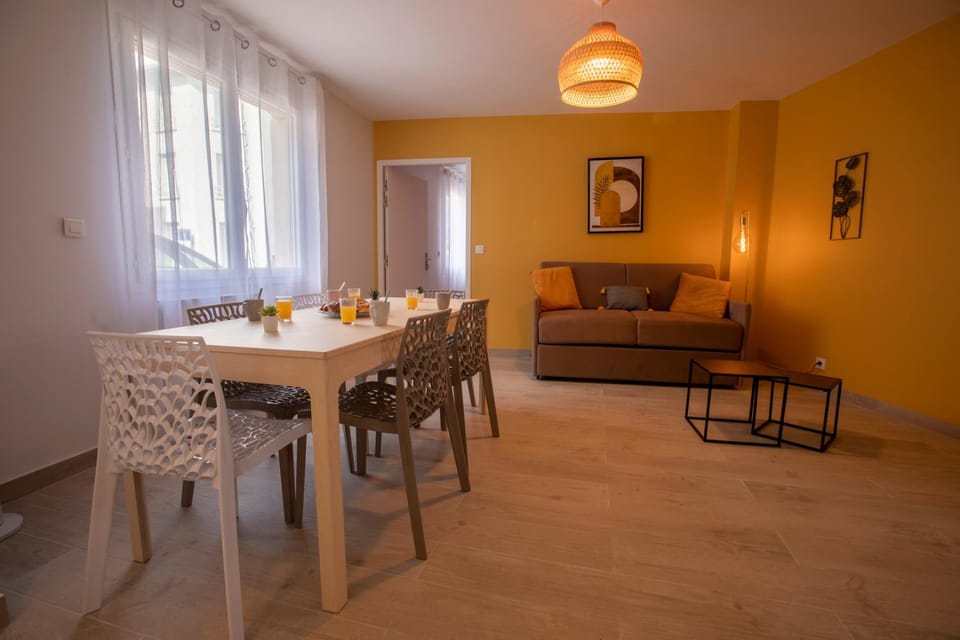 Living room, Dining area