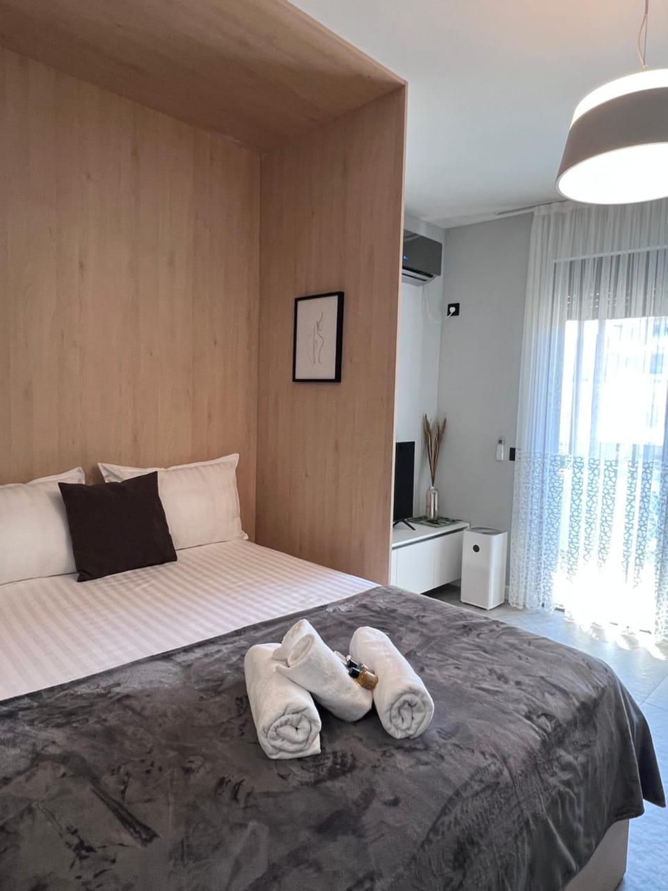 Bed, Living room