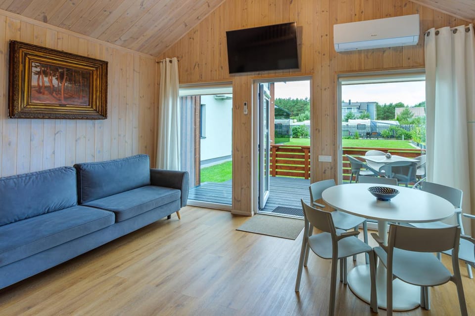 Patio, Communal lounge/ TV room, TV and multimedia, Living room, Dining area