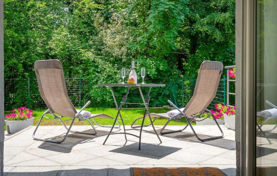 Patio, Spring, Day, Garden, View (from property/room), Balcony/Terrace, Dining area, Garden view, sunbed
