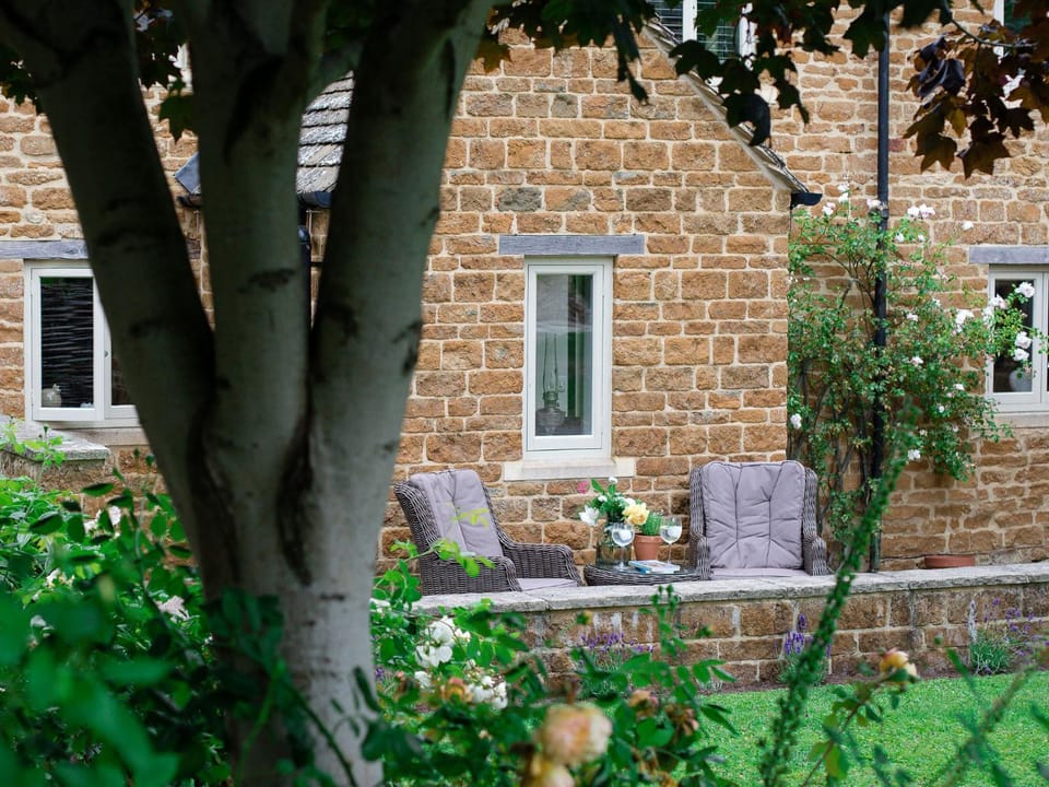 Property building, Patio, Facade/entrance, Garden, Seating area