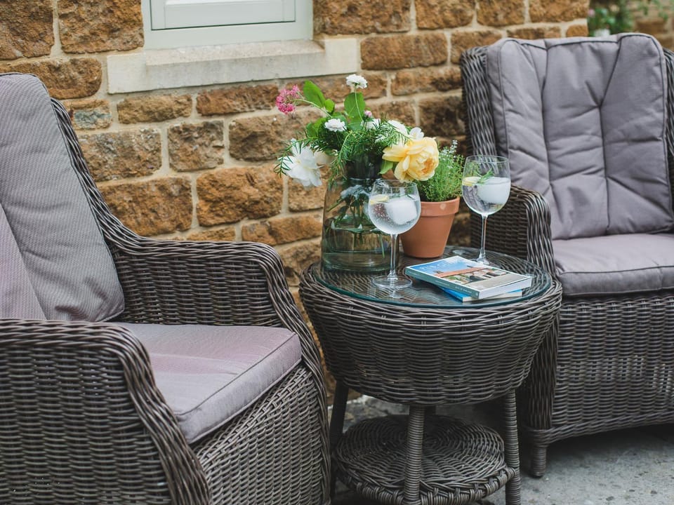 Patio, Seating area, Drinks