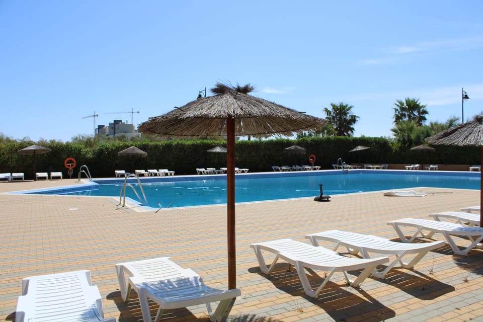 Swimming pool, sunbed