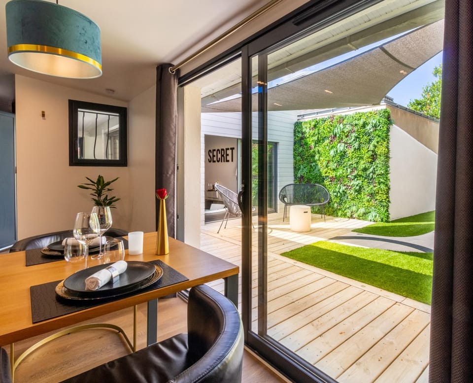 Dining area, Garden view