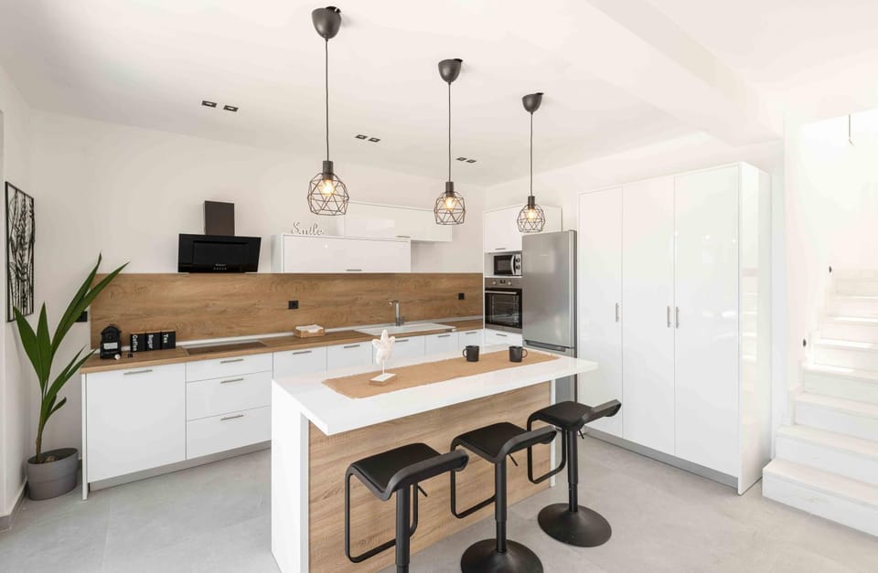 Dining area, kitchen