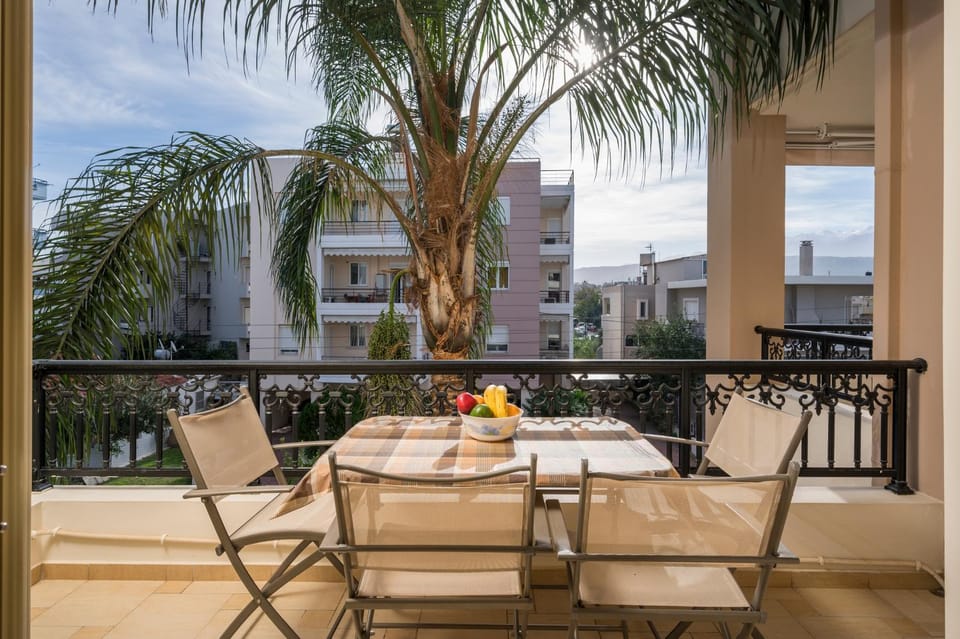 View (from property/room), Balcony/Terrace, Dining area, Garden view