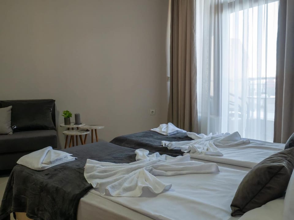 Bed, Photo of the whole room, Bedroom, towels