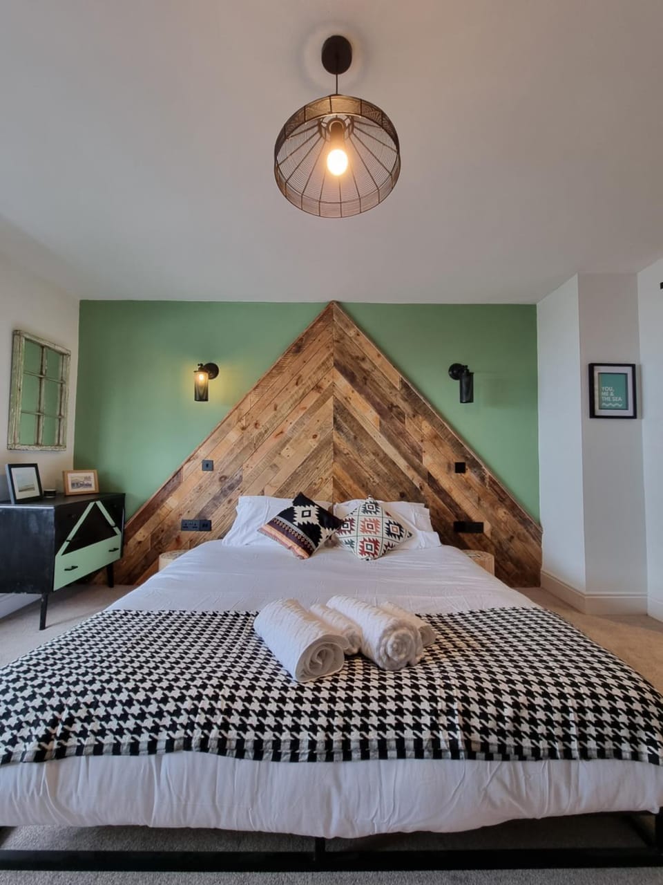 Bed, Bedroom, Sea view