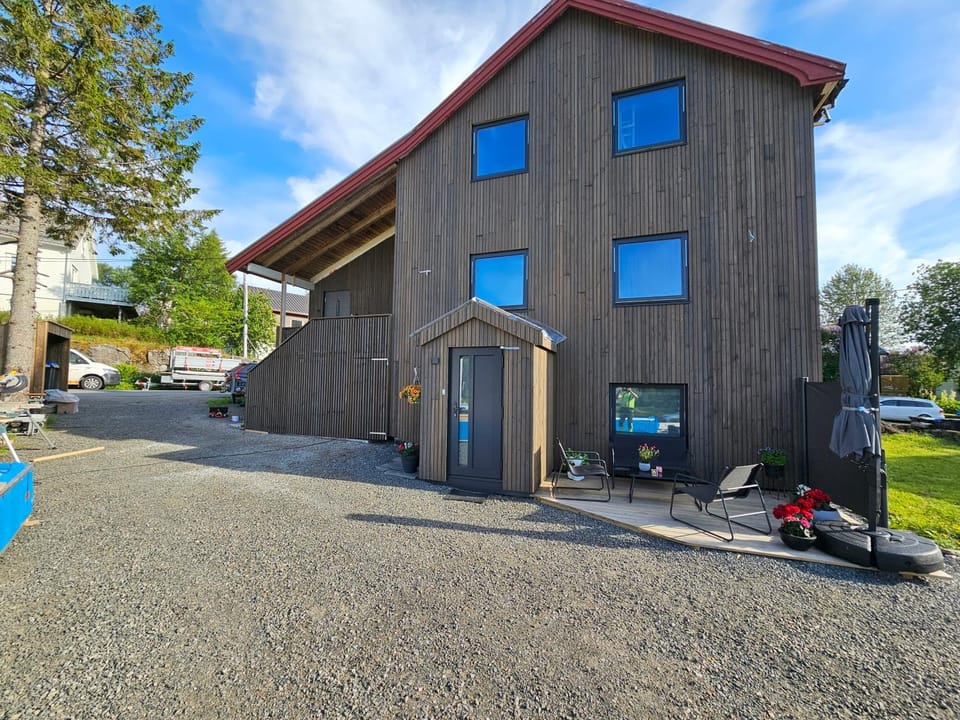 Property building, Day, Location, Parking